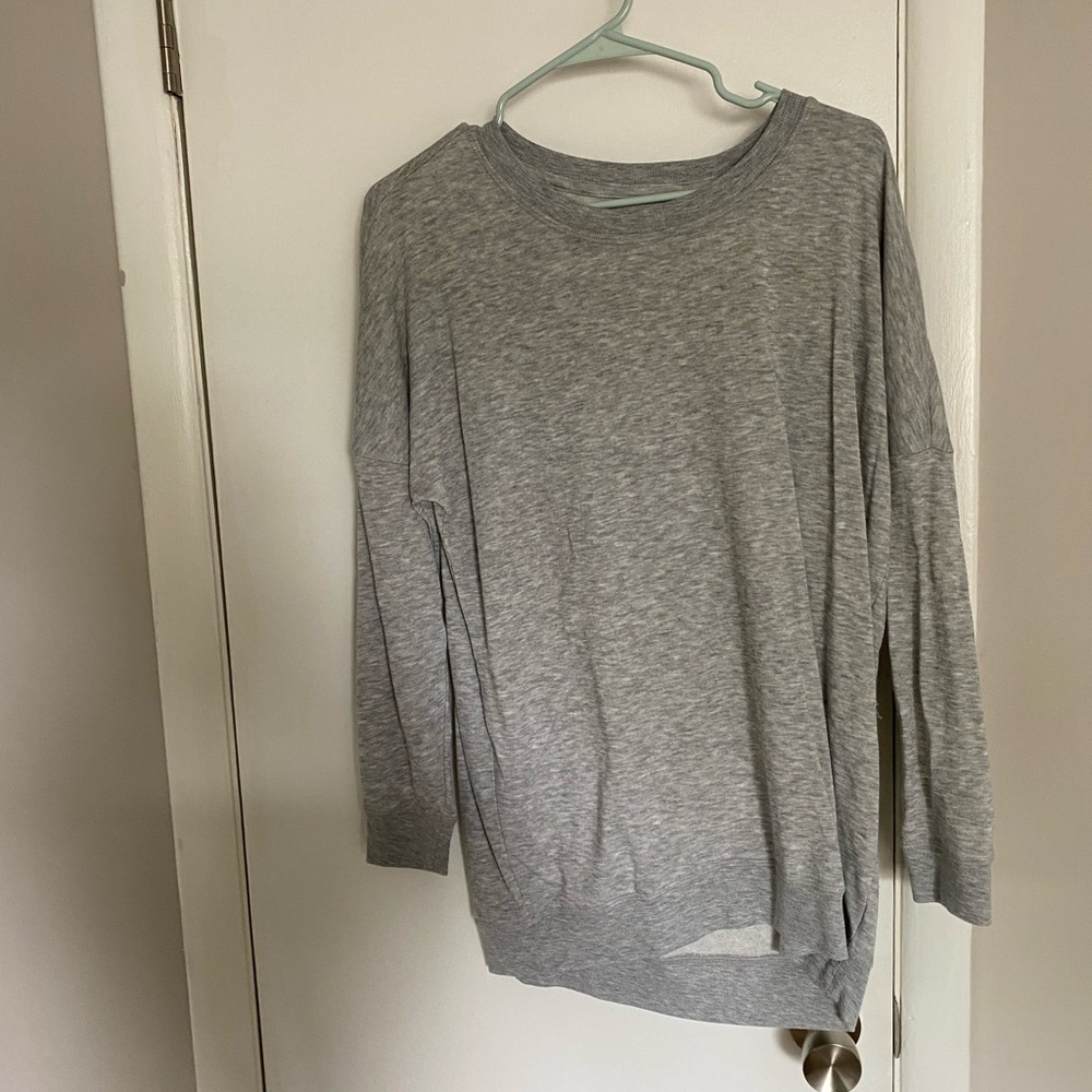 Light weight crew neck sweater. Perfect for a casual day or working out.